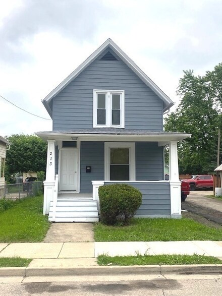 213 College St, Elgin, IL 60120