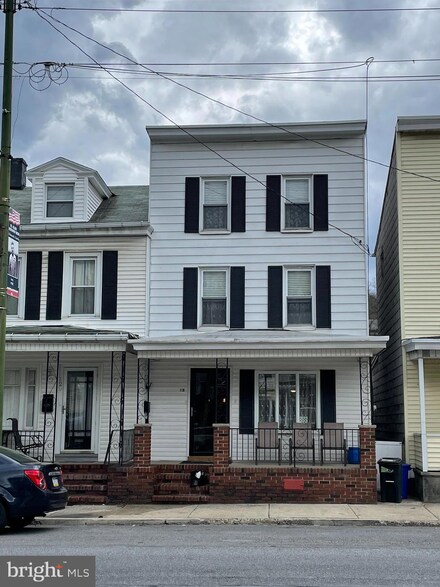 118 N 2nd St, Saint Clair, PA 17970