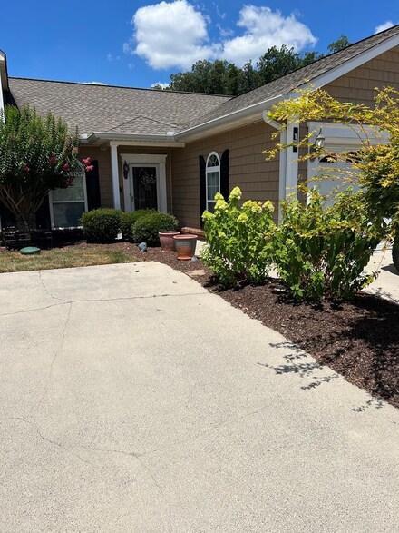 897 E Summit Dr Unit 15, Dalton, GA 30721