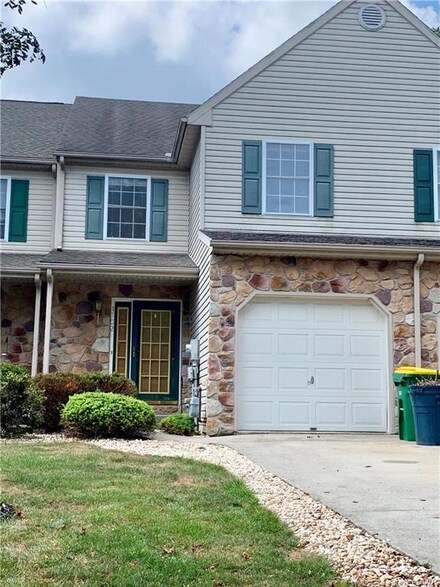 1702 Pinewind Dr, Alburtis, PA 18011