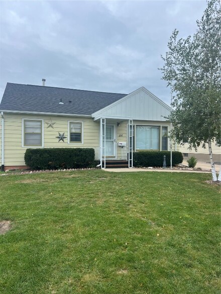 1116 Forest Dr SE, Cedar Rapids, IA 52403