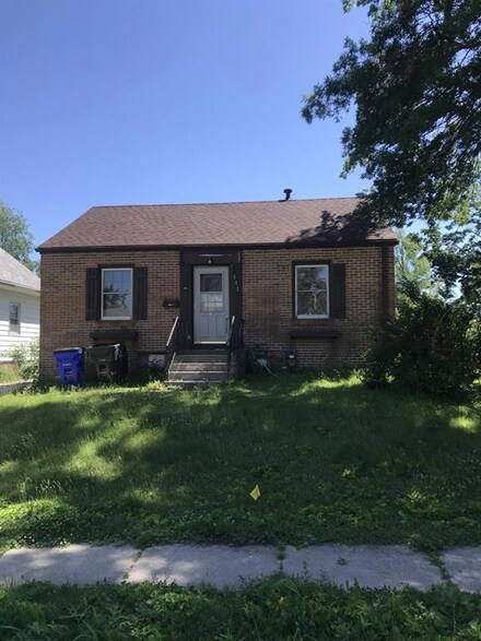 111 Kenmore St NE, Cedar Rapids, IA 52402