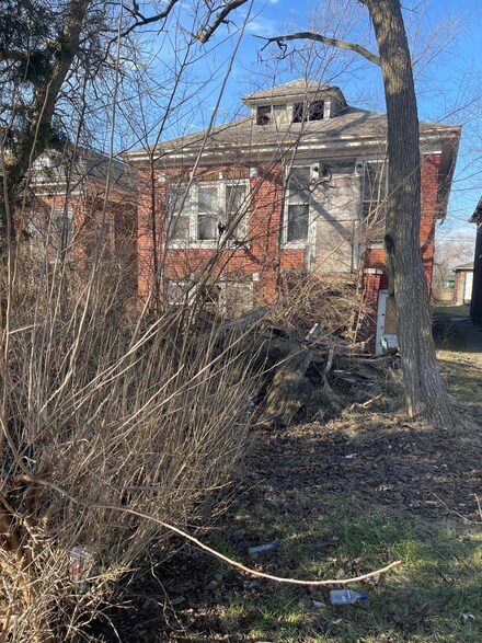 1956 Vermont St, Gary, IN 46407