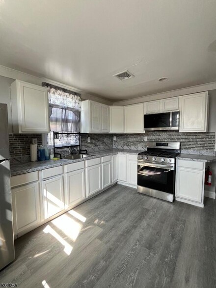 826 E Curtis St Unit 2, Linden, NJ 07036