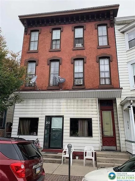 213 W Broad St, Tamaqua, PA 18252