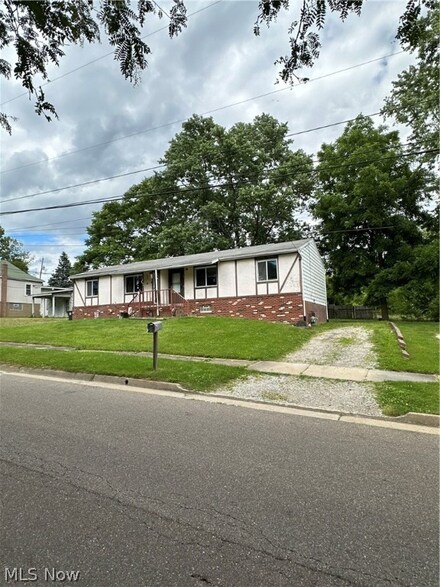 1591 Mohawk Dr, Akron, OH 44306