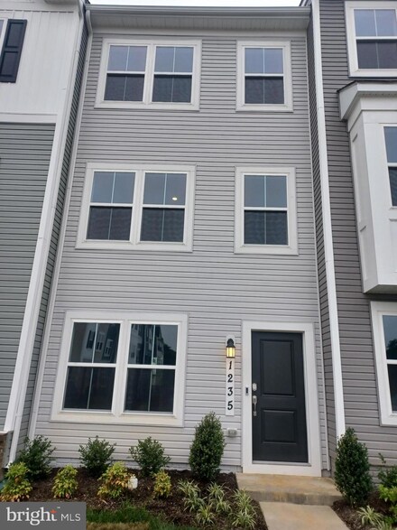 1235 Cedar Valley Rd, Ranson, WV 25438
