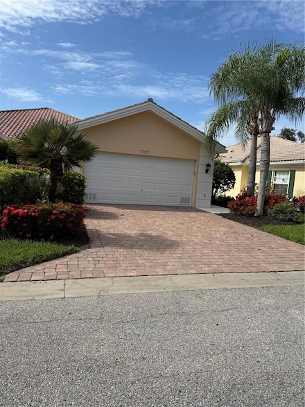 7707 Pesaro Dr, Sarasota, FL 34238