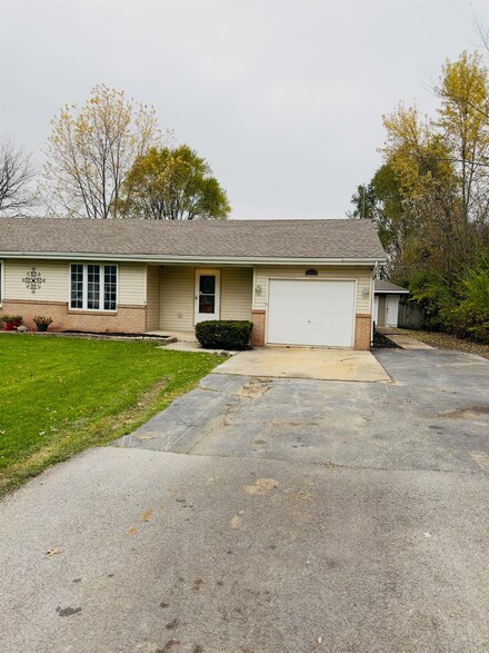 3512 E 69th Ave, Merrillville, IN 46410