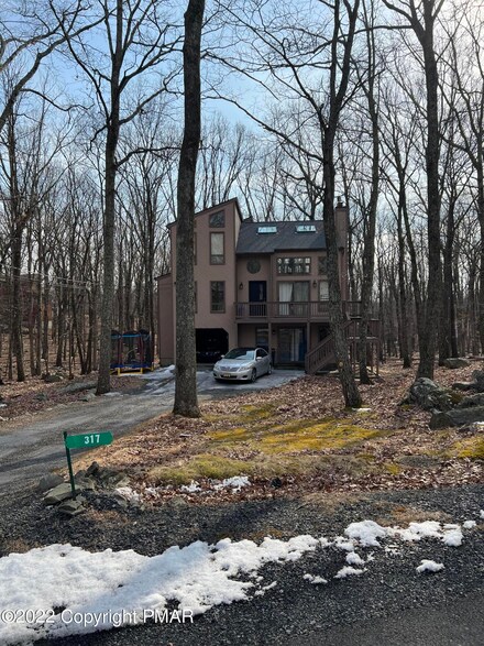 317 Robinwood Terrace, East Stroudsburg, PA 18301