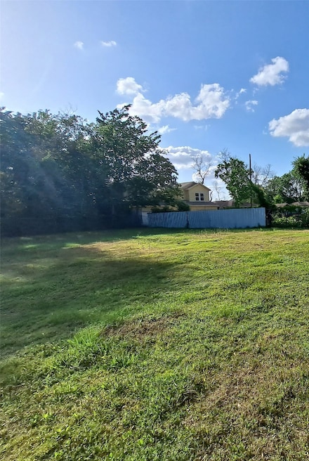 1728 Paul Quinn St, Houston, TX 77091