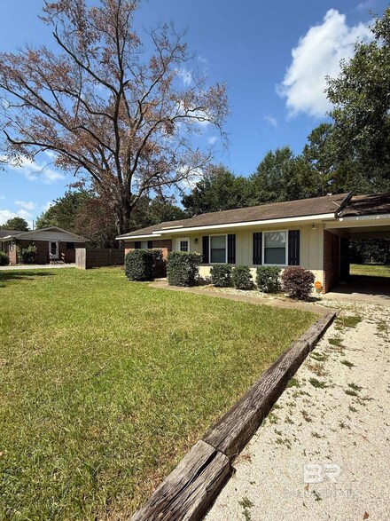 1110 1st Ave, Atmore, AL 36502