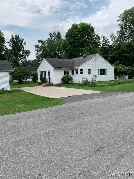4441 E Overlook Dr, Buffalo, NY 14221