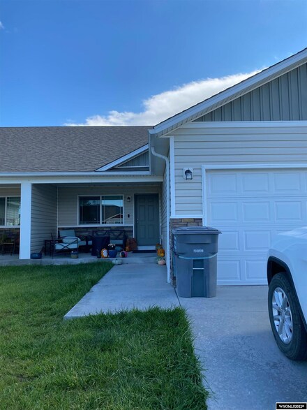 78 27th St, Wheatland, WY 82201