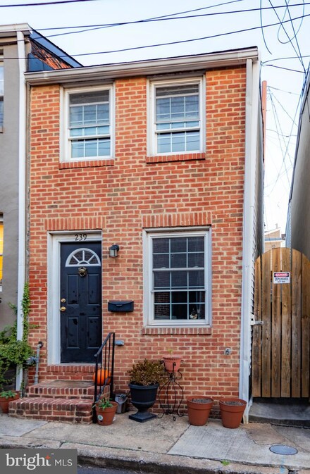 239 S Chapel St, Baltimore, MD 21231