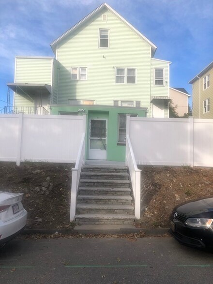 9 Division St, Worcester, MA 01604
