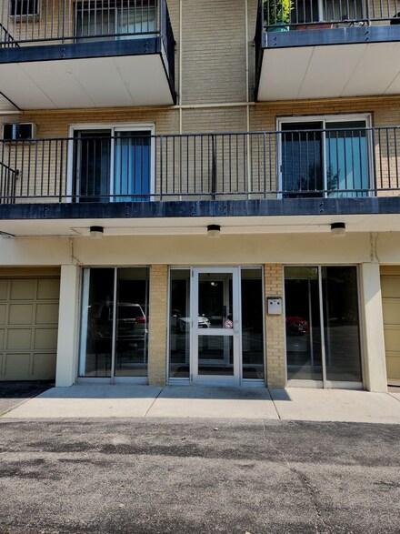315 Des Plaines Ave Unit 408, Forest Park, IL 60130