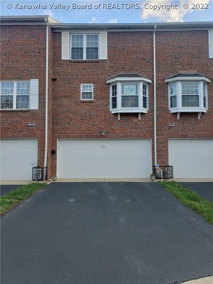 22 Downing St, Charleston, WV 25301