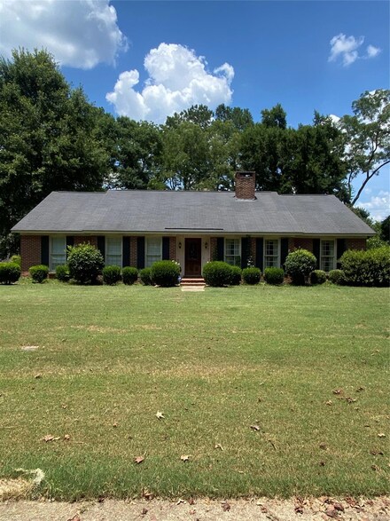 52 Berkeley Rd, Selma, AL 36701