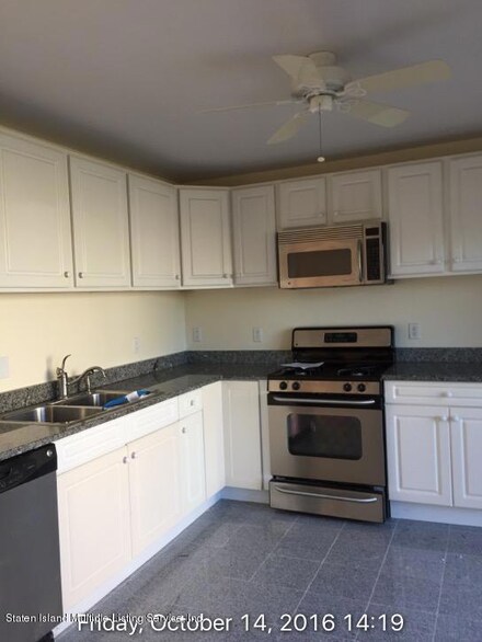 395 Fairbanks Ave, Staten Island, NY 10306