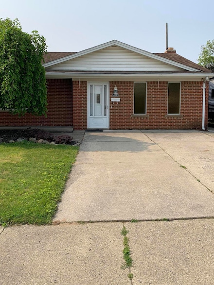 34203 Tomahawk Dr, Westland, MI 48185