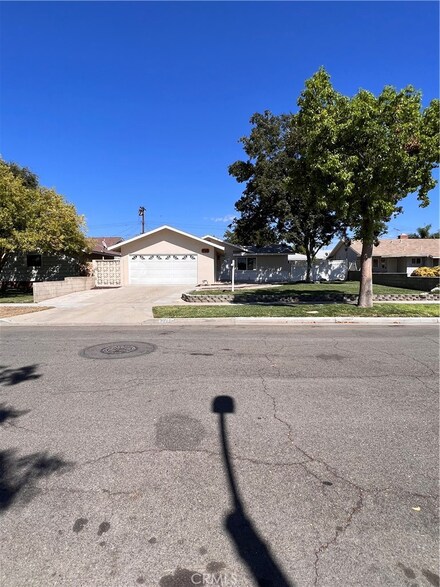 6742 Saint James Ct, Riverside, CA 92504