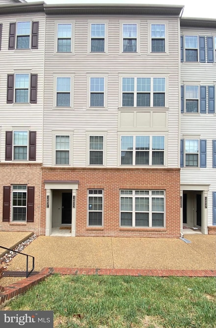 14823 Chrysler Ct, Woodbridge, VA 22193