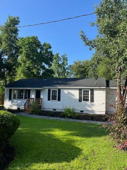 203 W Juniper St, Andrews, SC 29510