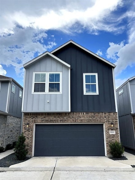 9820 Rugged Oaks Dr, Houston, TX 77080