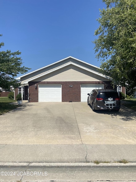 130 Rief Ct, Holts Summit, MO 65043