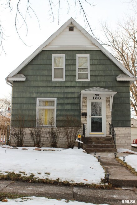 136 15th St, Silvis, IL 61282
