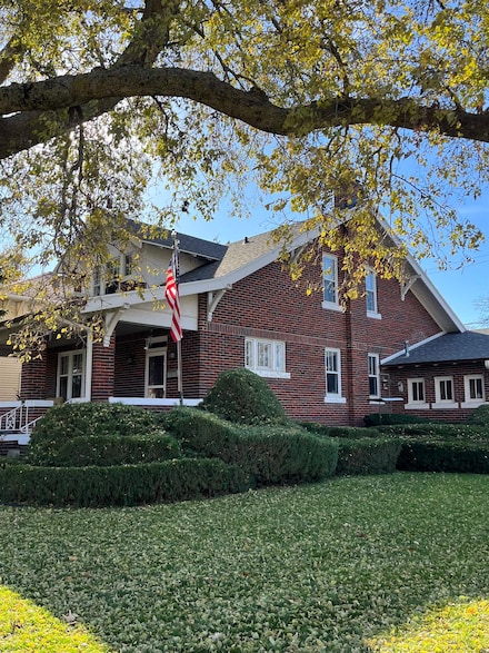 1139 N Saint Joseph Ave, Hastings, NE 68901