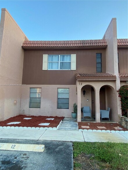 12 Laredo Place Unit 5-7, Davie, FL 33324