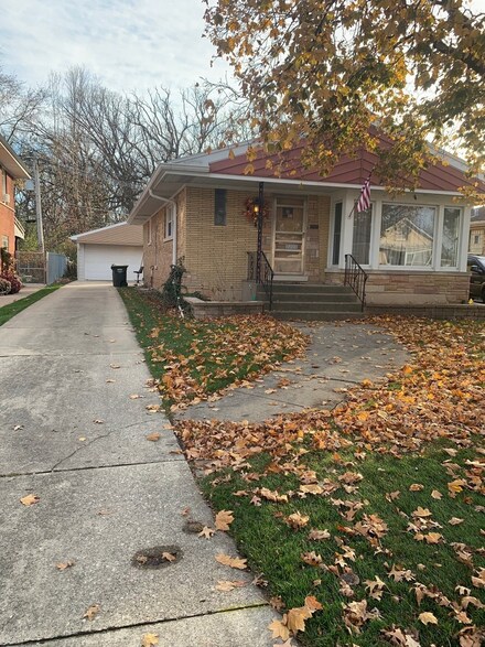 2244 Terry Ln W, Broadview, IL 60155