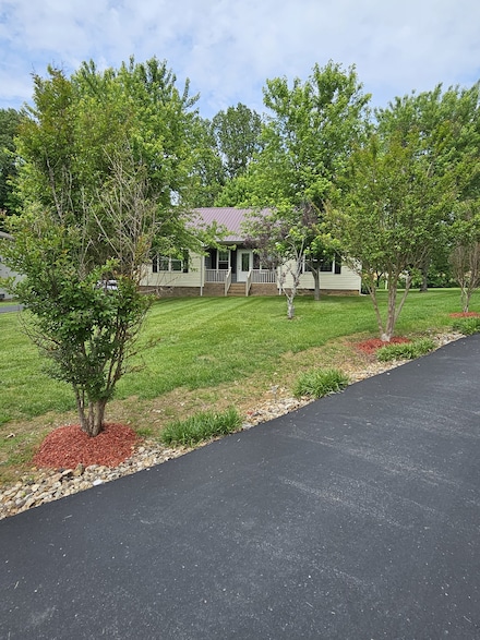 62 Cloudy Ln, Lafayette, TN 37083