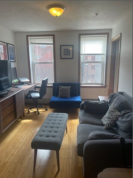 14 Fleet St Unit 4F, Boston, MA 02113