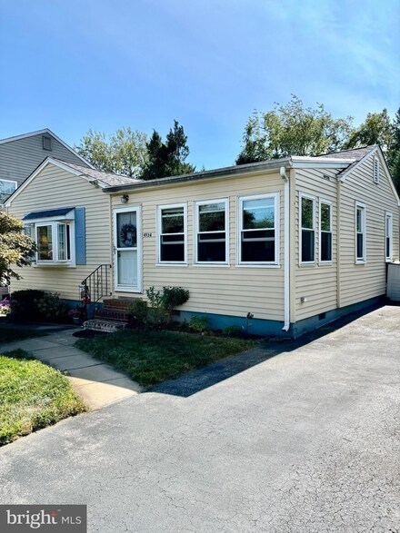 4934 Demaio Dr, Brookhaven, PA 19015