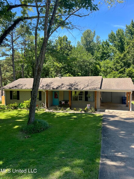 94 Vinson Rd, Hernando, MS 38632