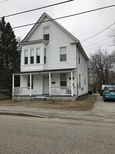 30 Bridge St, Pittsfield, NH 03263