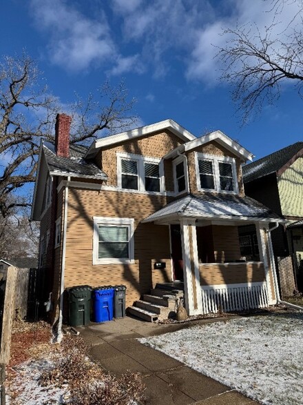 1718 7th Ave SE, Cedar Rapids, IA 52403