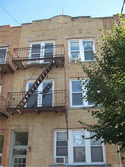 21-07 38th St Unit 2F, Astoria, NY 11105