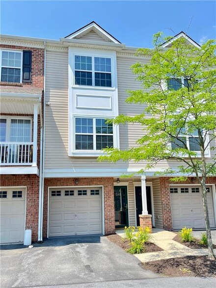 7240 Pioneer Dr, Macungie, PA 18062