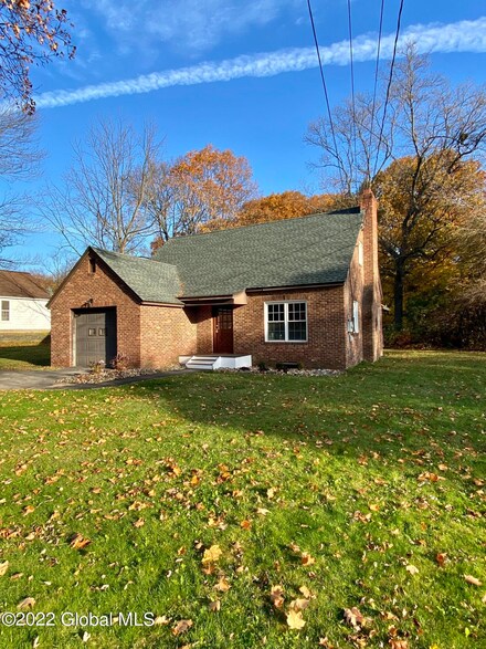 2981 Hillcrest Rd, Schenectady, NY 12309