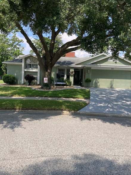8101 Roxboro Dr, Hudson, FL 34667