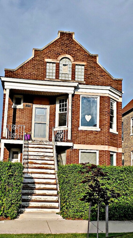 3741 S Honore St Unit ONE, Chicago, IL 60609