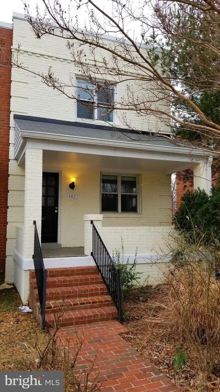 147 Lynhaven Dr, Alexandria, VA 22305