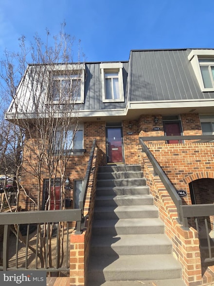 734 15th St S Unit 2, Arlington, VA 22202