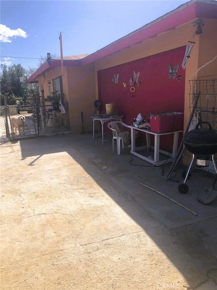 35838 Mountain View Rd, Hinkley, CA 92347