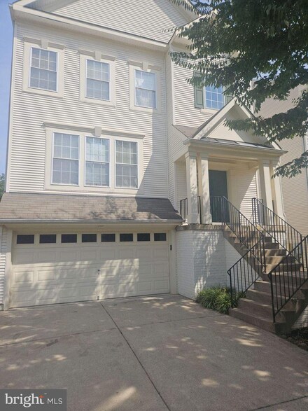 8909 Hanson Grove Ct, Manassas, VA 20109