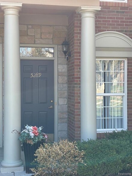 5289 Brookemonte Cir Unit 332, Rochester, MI 48306